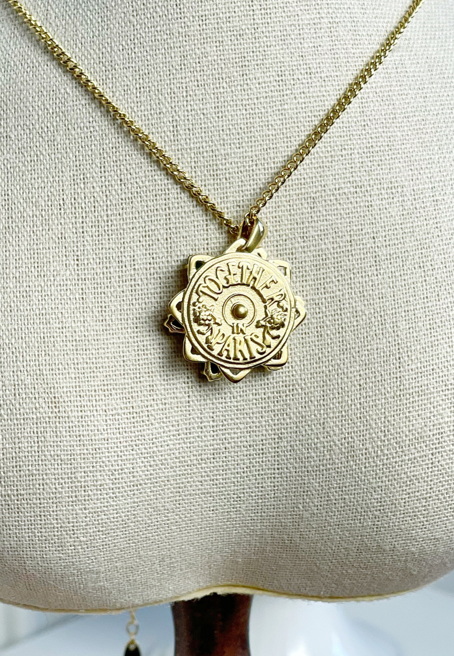 Précommande collier Anastasia et sa boîte à musique