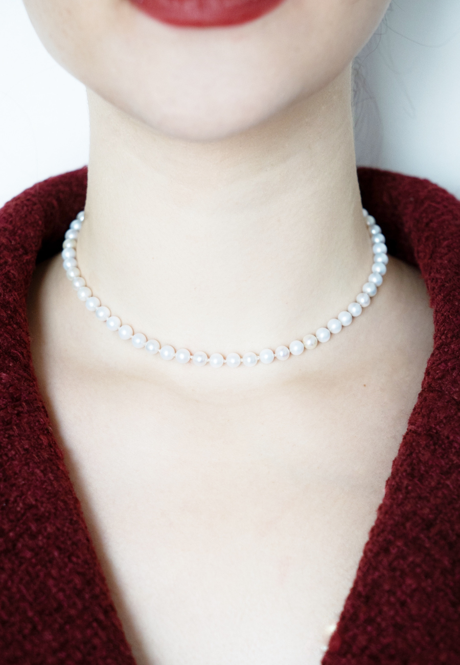 "Collier perles délicates"